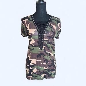 Vintage Y2K Camo print lace up top with a V neck Size Large